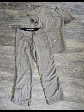 Grey's Anatomy Women's Taupe Boot Cut Scrub Pants & Top Set